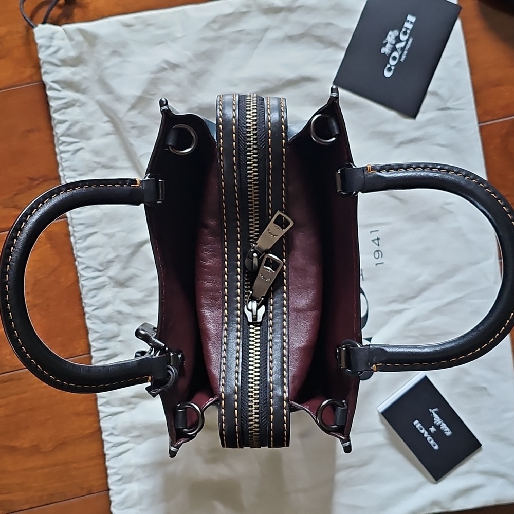 Coach X Keith Haring Rogue Bag 25 - Rare and Pristine Condition! - Picture 6 of 16